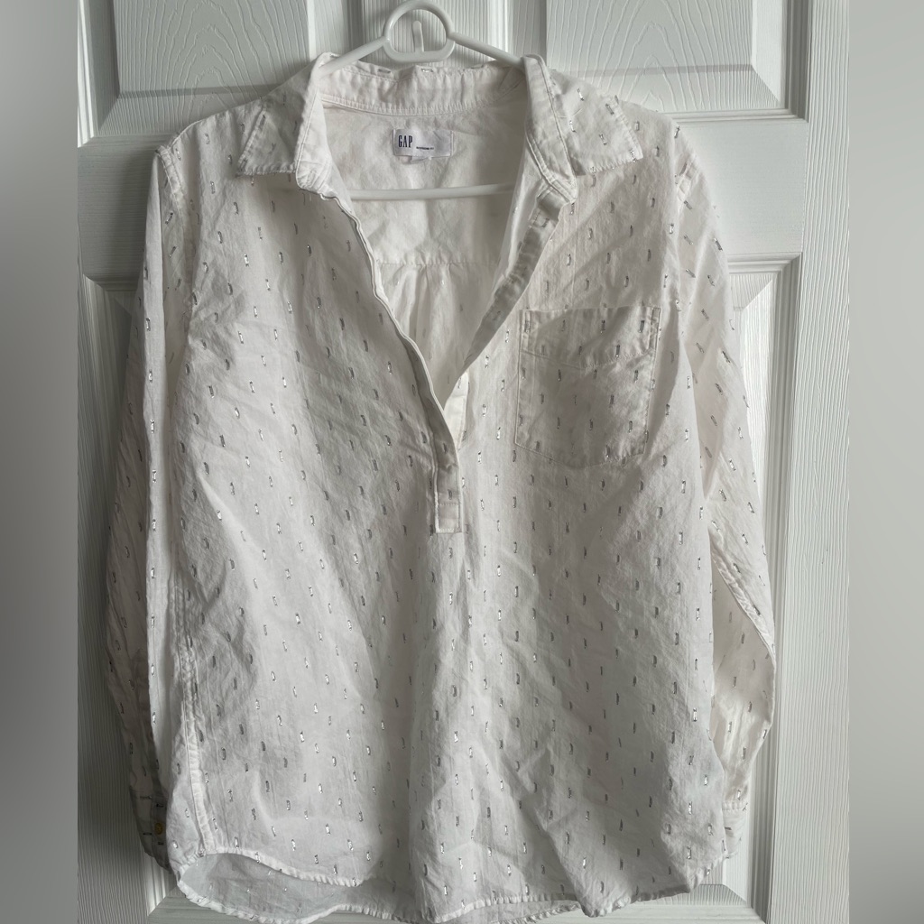 Gap White/Silver Half Button Down